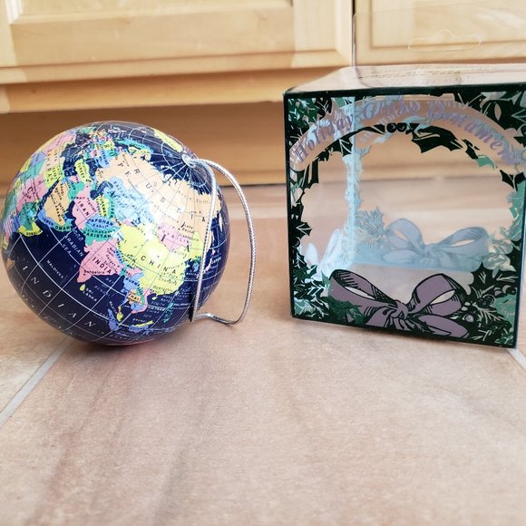 NWT Christmas Holiday Globe Map Ornament - Picture 1 of 1